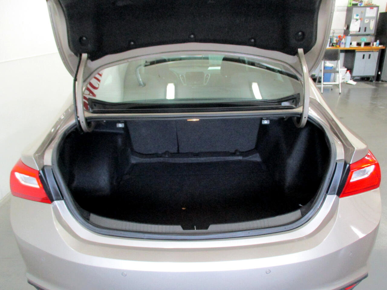 Used 2024 Chevrolet Malibu LT image 14