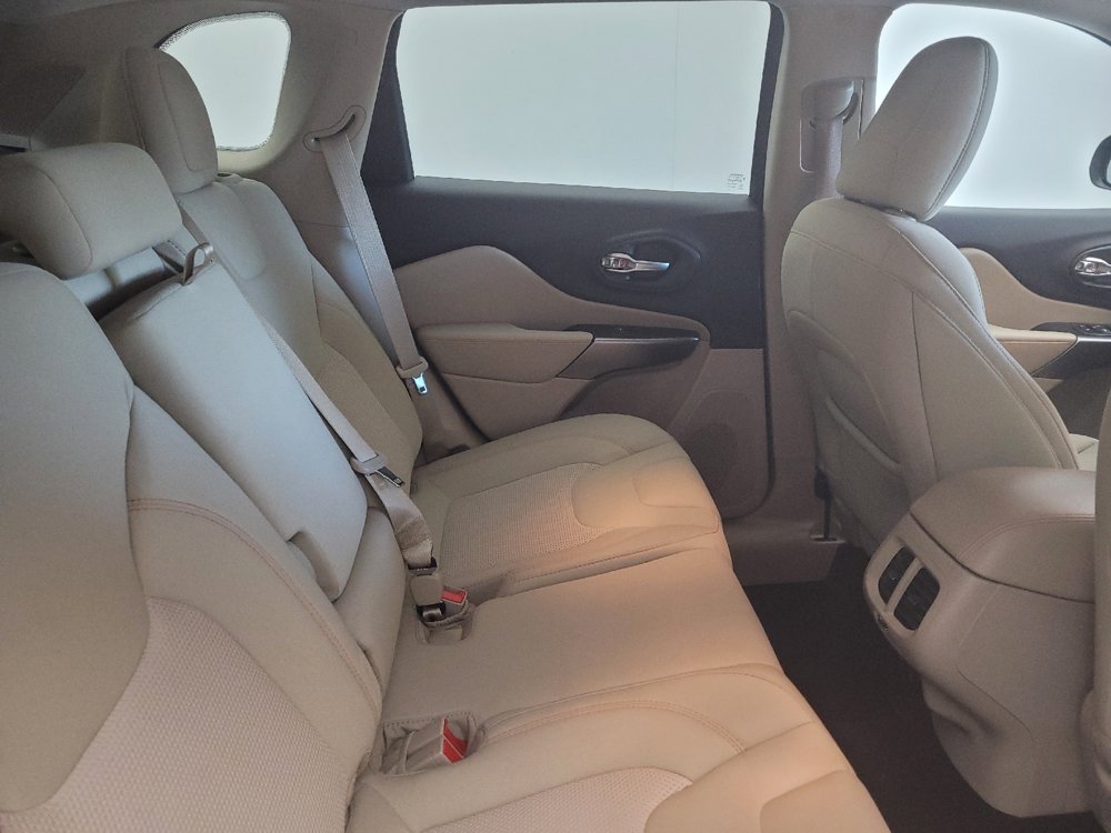 Used 2021 Jeep Cherokee Latitude w/ Mobile Office Group FWD image 19