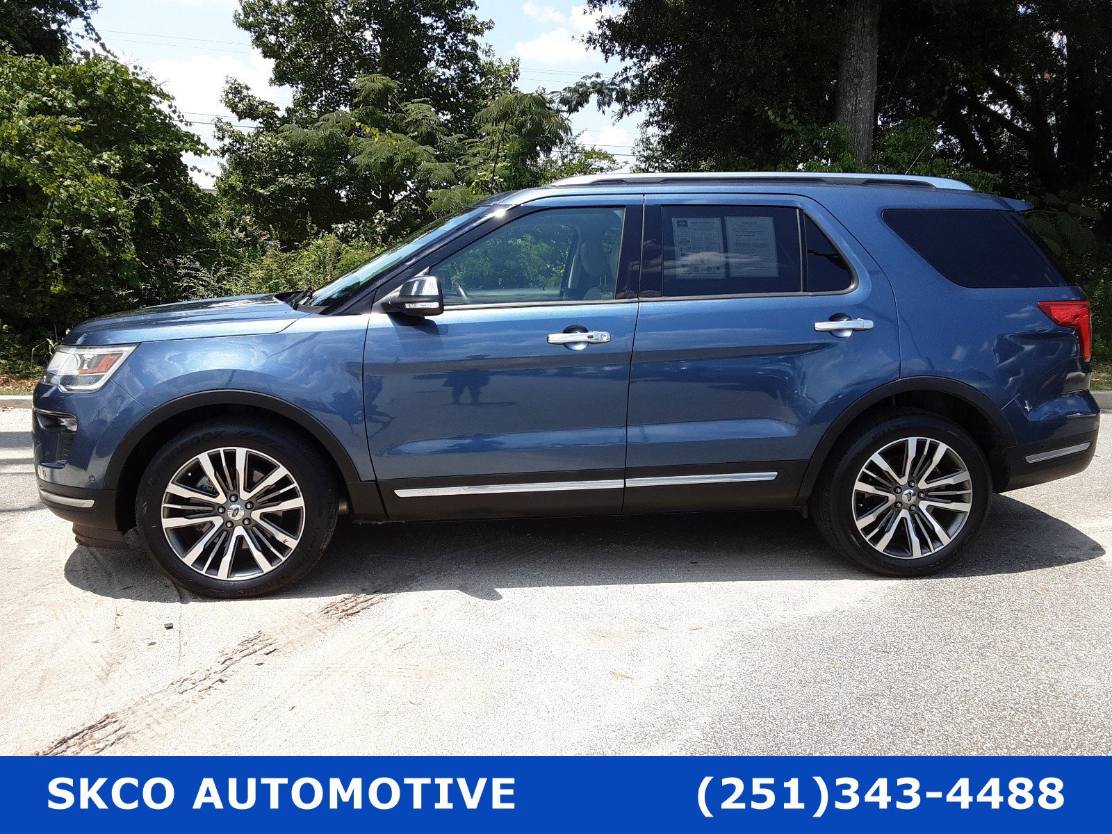Used 2019 Ford Explorer Platinum image 2