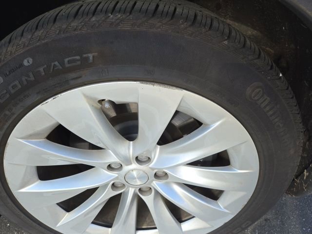 Used 2018 Tesla Model X 75D image 25