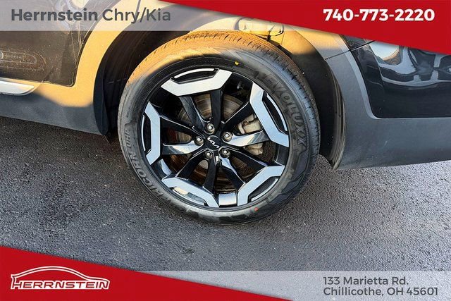 Used 2024 Kia Telluride EX w/ EX Captain's Chair Package image 24
