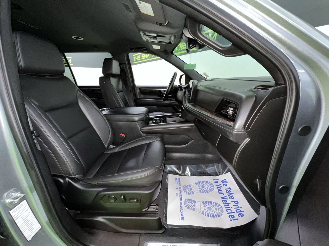 Used 2025 Chevrolet Suburban Z71 AWD/4WD image 29