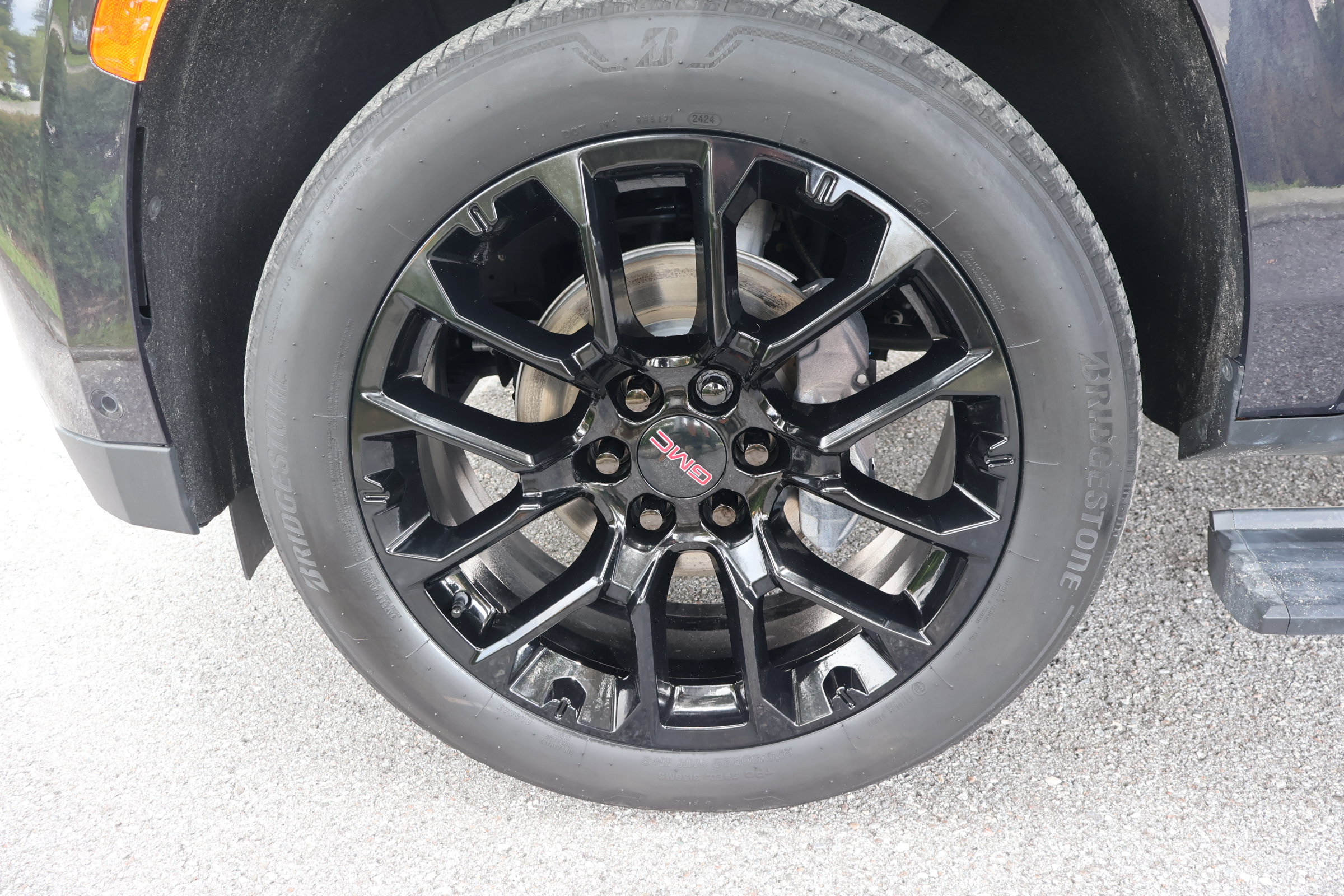 Used 2024 GMC Yukon Denali w/ Advanced Technology Package AWD/4WD image 14