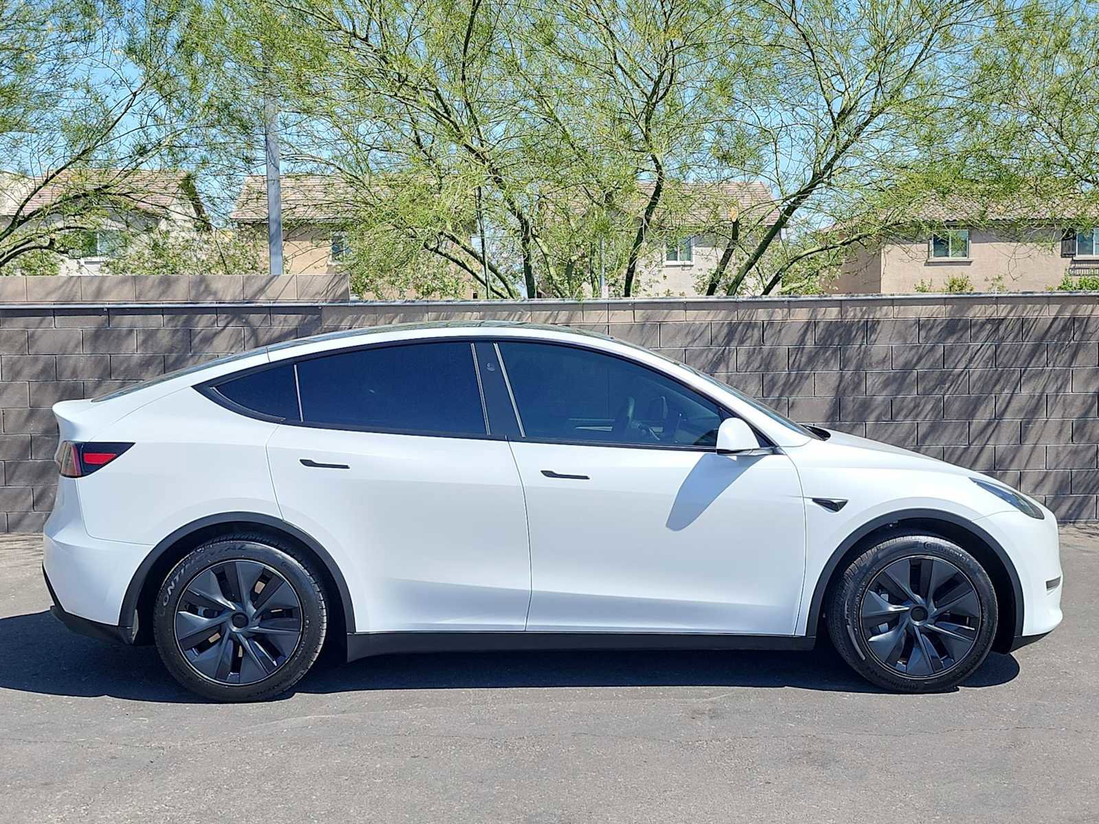 Used 2024 Tesla Model Y Long Range AWD/4WD image 10