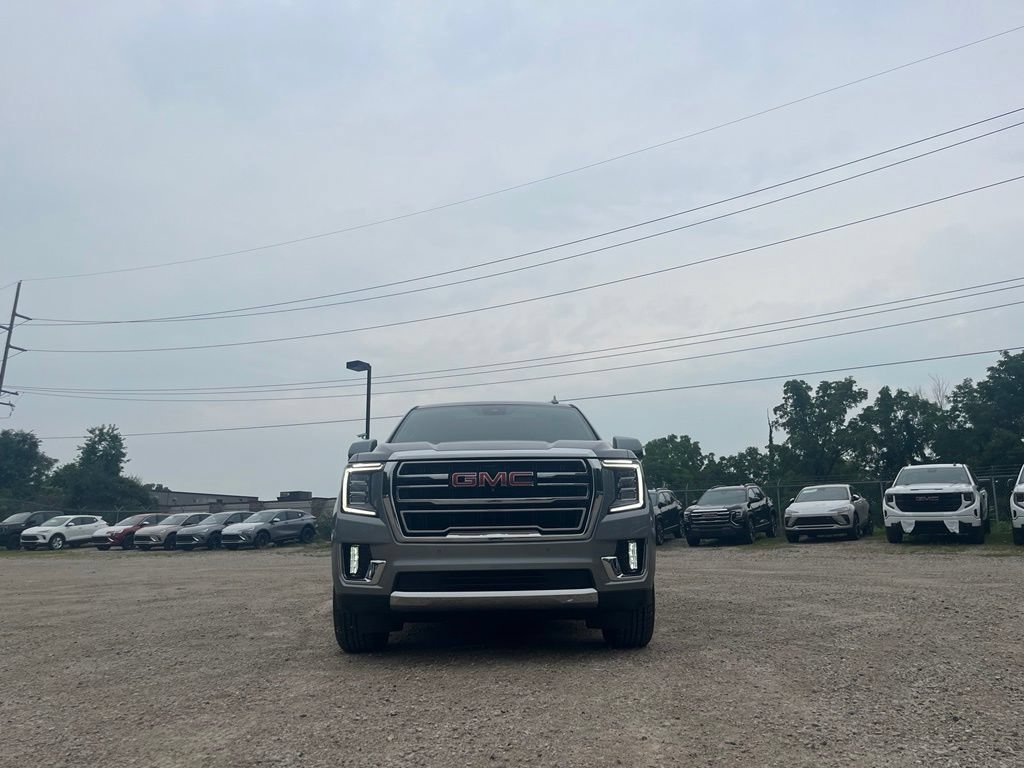 Used 2023 GMC Yukon XL SLT w/ SLT Premium Package AWD/4WD image 4