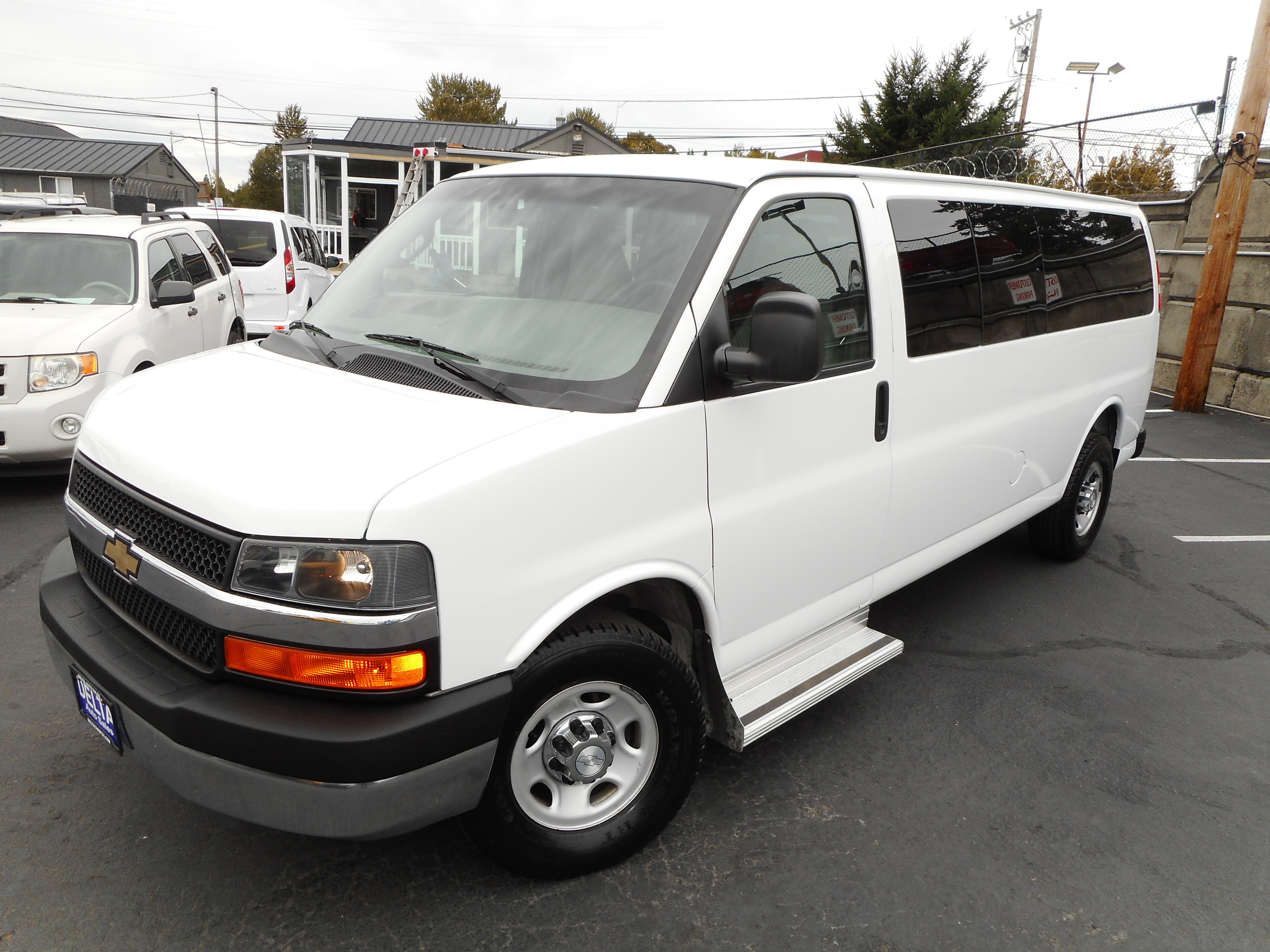 Used 2016 Chevrolet Express 3500 LT w/ LT Preferred Equipment Group RWD image 4