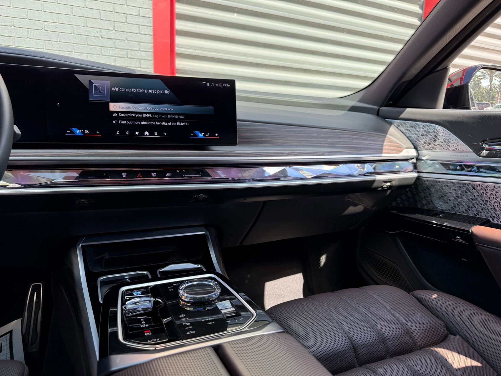 Used 2023 BMW i7 xDrive60 w/ Executive Package 2 AWD/4WD image 26