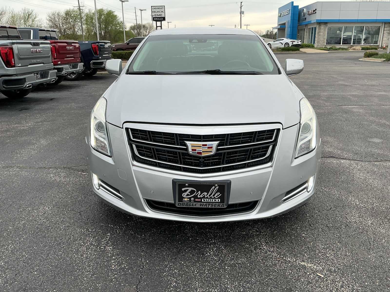 Used 2017 Cadillac XTS Premium Luxury FWD image 2