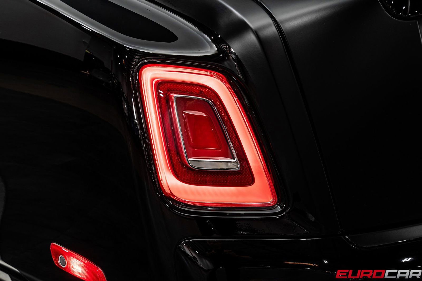 Used 2024 Rolls-Royce Phantom Sedan image 18