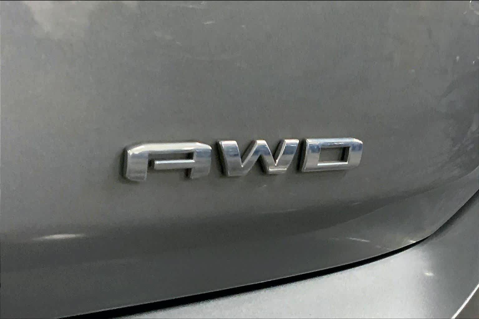 Used 2024 GMC Terrain SLE w/ Driver Convenience Package AWD/4WD image 10