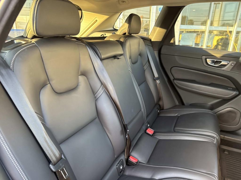 Used 2023 Volvo XC60 B5 Ultimate w/ Protection Package Premier image 10