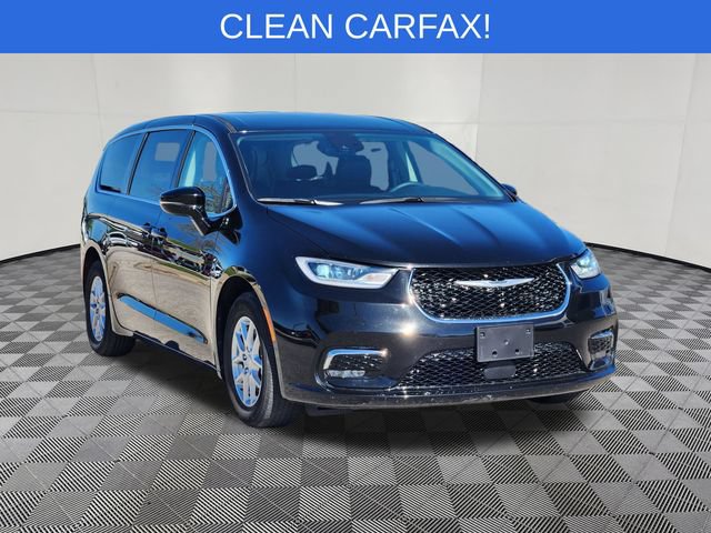 Used 2024 Chrysler Pacifica Touring-L FWD video 2