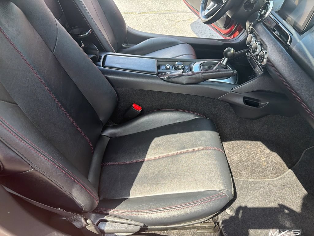 Used 2018 MAZDA MX-5 Miata RF Grand Touring RWD image 16