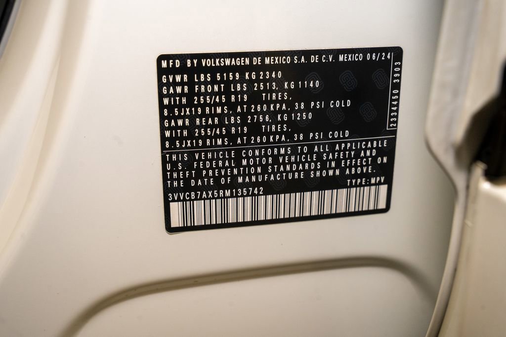 Used 2024 Volkswagen Tiguan SE R-Line image 23