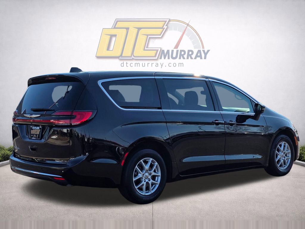 Used 2024 Chrysler Pacifica Touring-L FWD image 5
