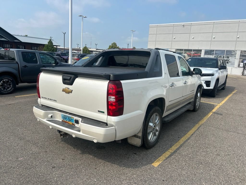 Used 2010 Chevrolet Avalanche LTZ AWD/4WD image 7