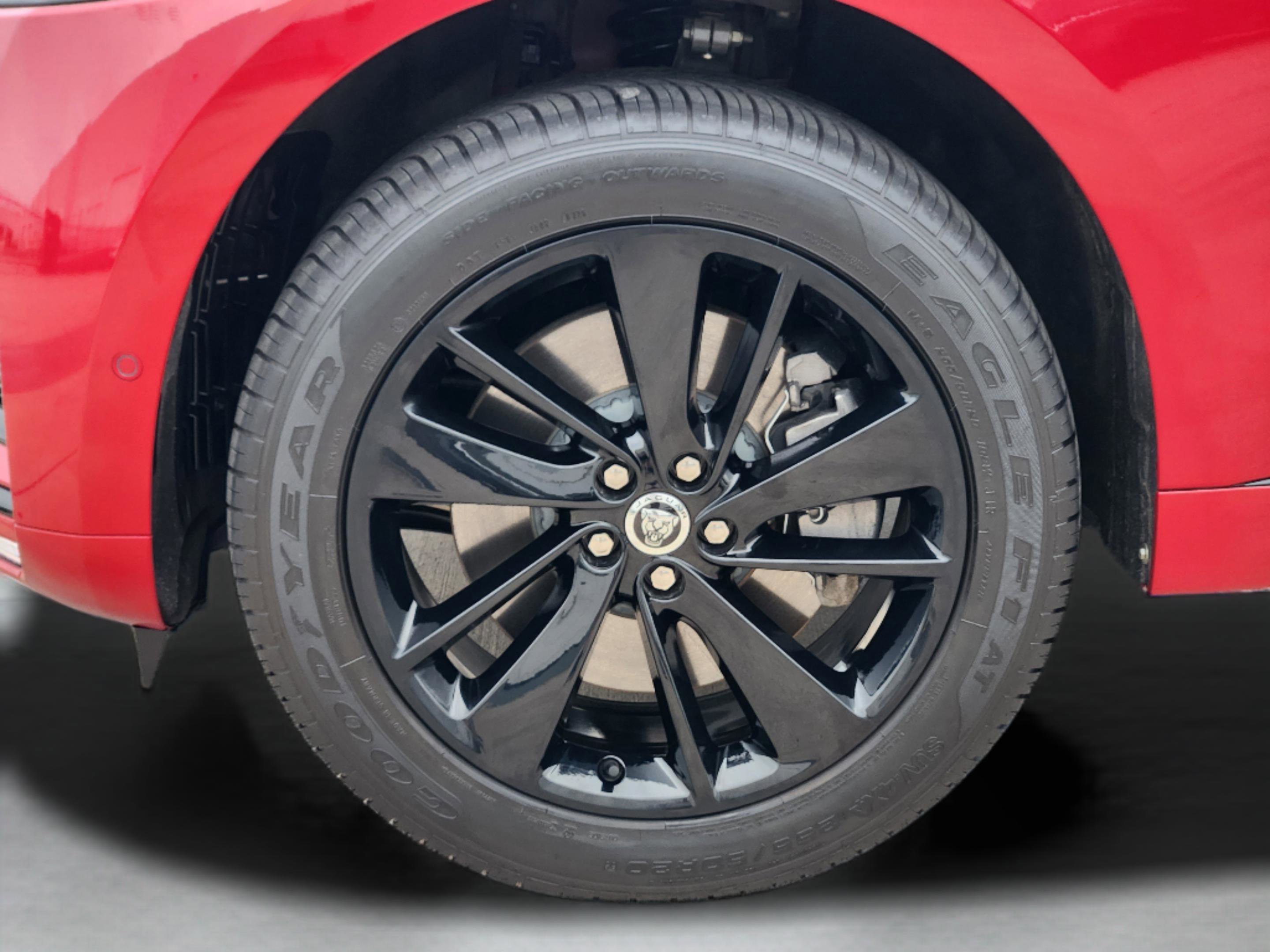 Certified 2026 Jaguar F-PACE R-Dynamic S AWD/4WD image 33