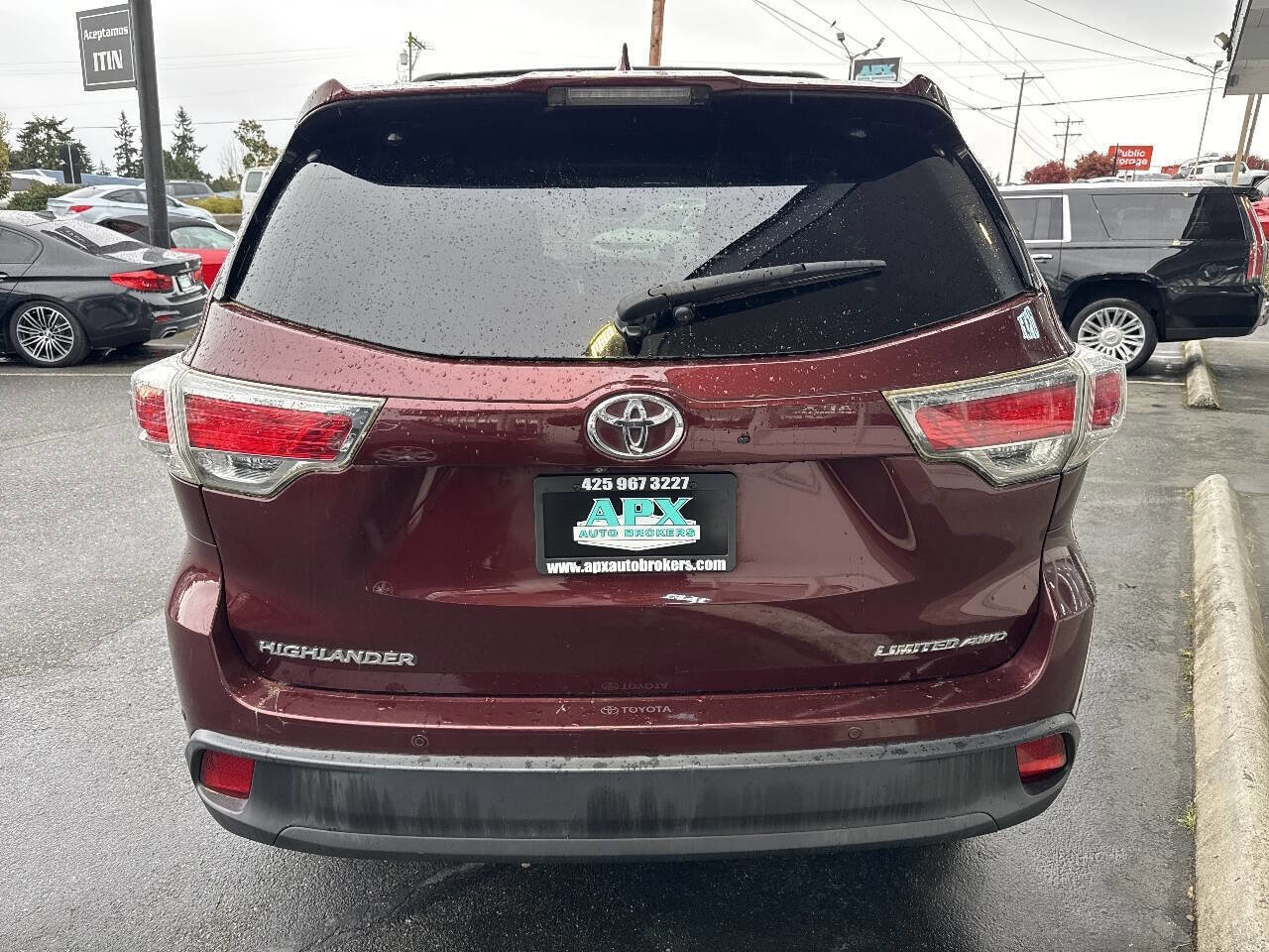 Used 2016 Toyota Highlander Limited w/ Four Season Floor Mat Package AWD/4WD image 5