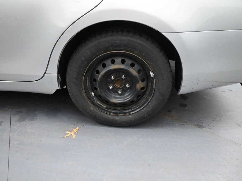 Used 2011 Toyota Camry LE image 12