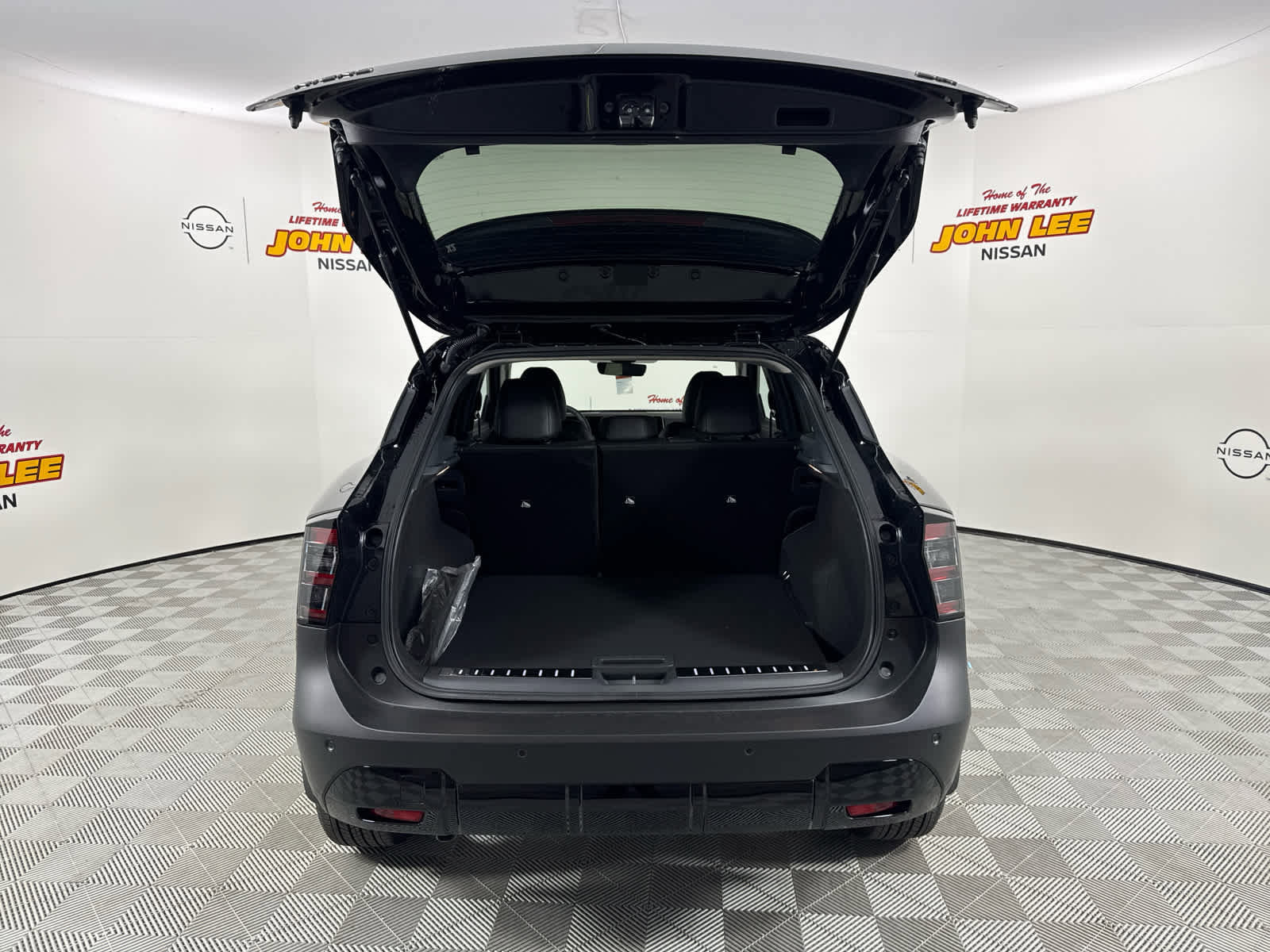 New 2026 Nissan Kicks SR w/ Illumination Package image 5