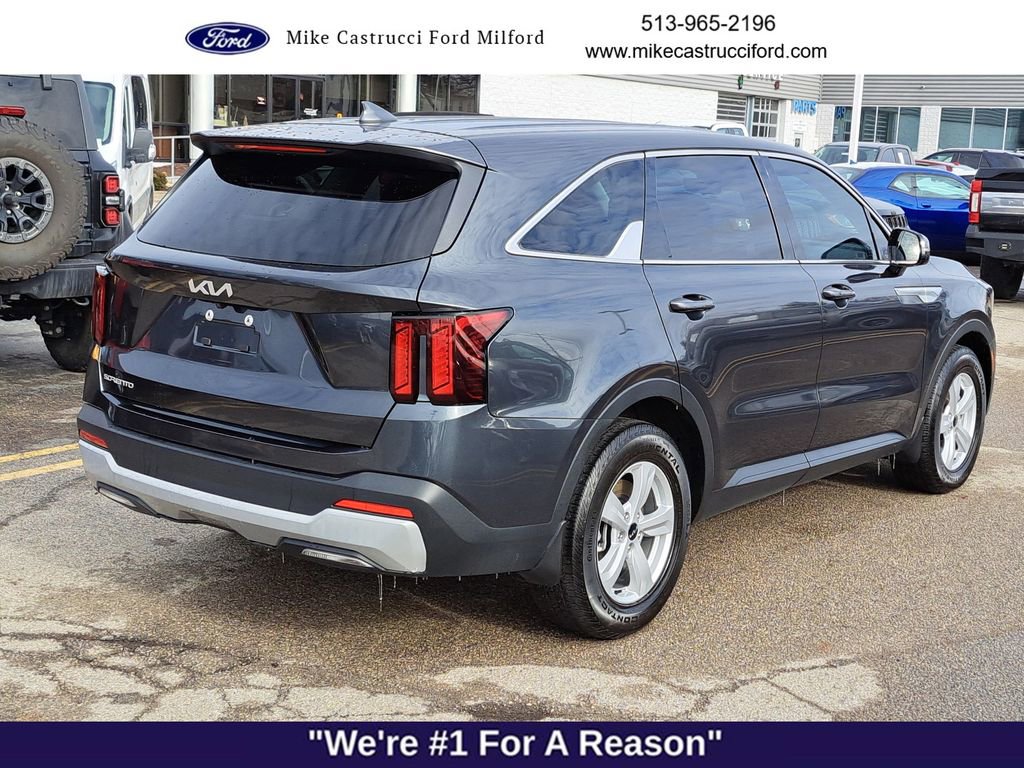 Used 2024 Kia Sorento LX image 5