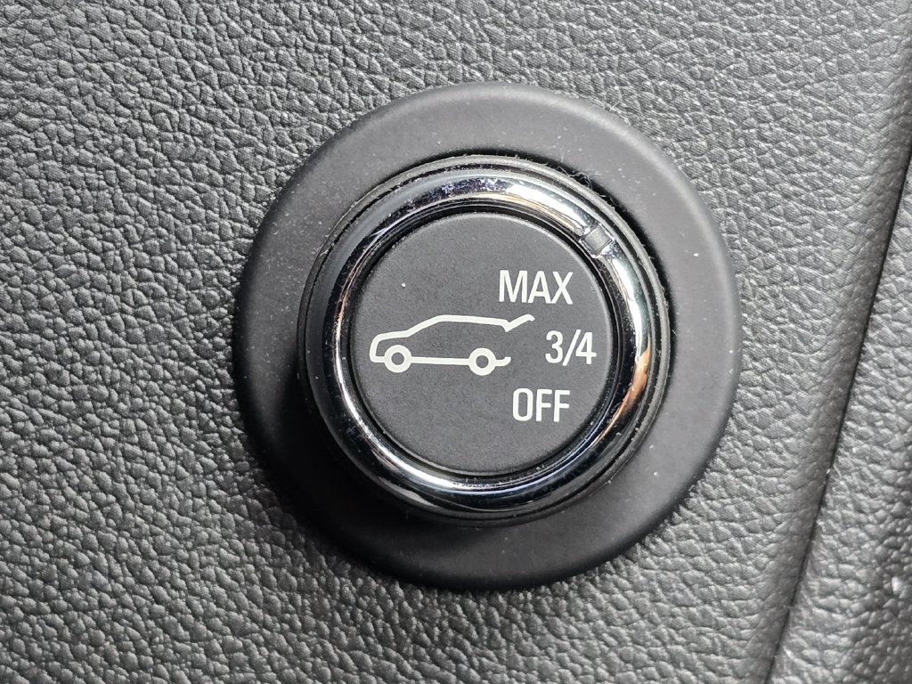 Used 2024 Chevrolet Blazer LT w/ Convenience Package FWD image 31