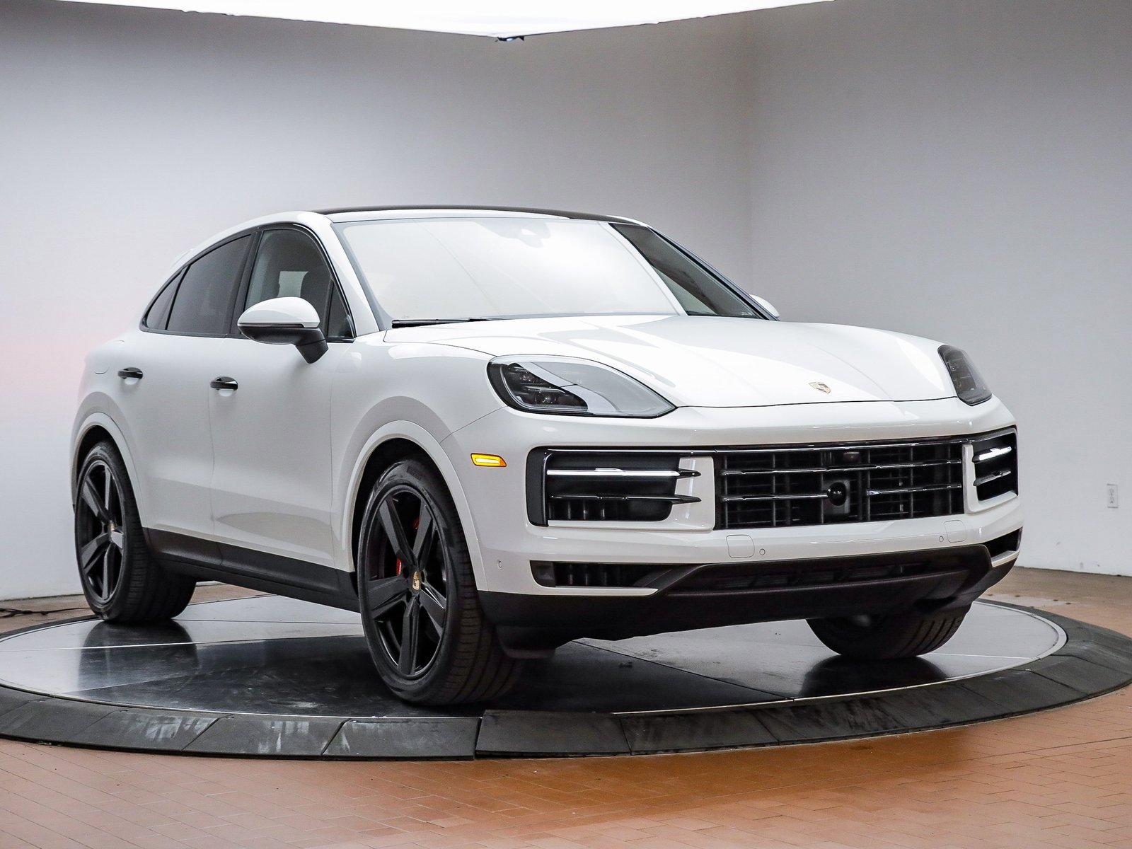 Certified 2025 Porsche Cayenne S image 14