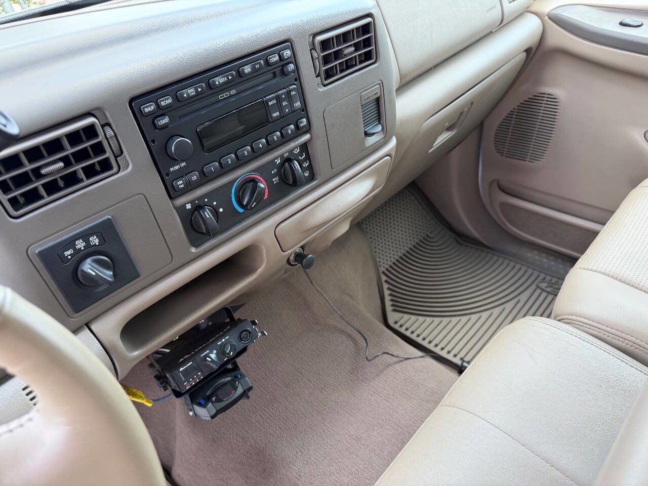Used 2001 Ford F350 Lariat image 35