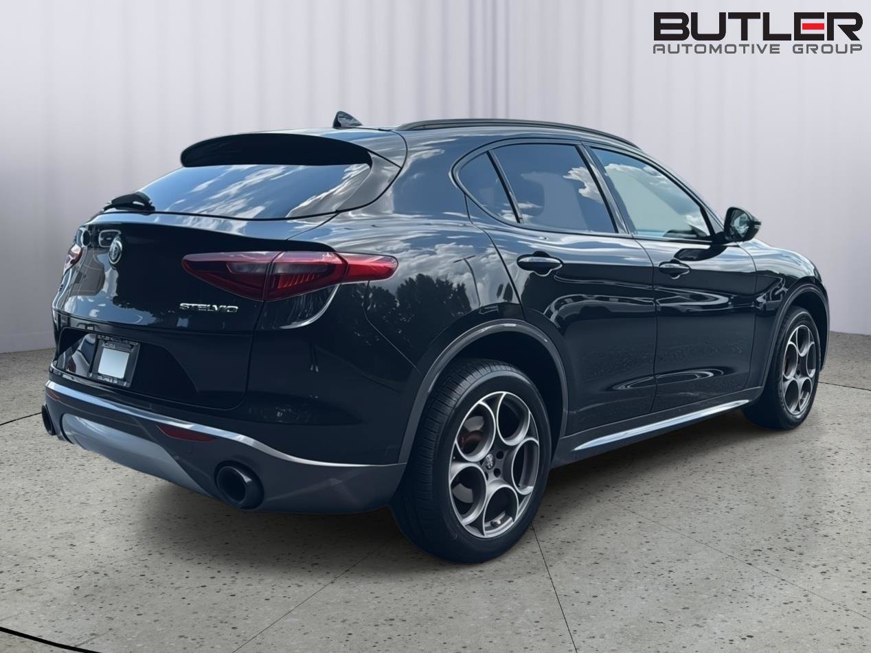 Used 2022 Alfa Romeo Stelvio Ti w/ Active Assist Plus Package AWD/4WD image 13