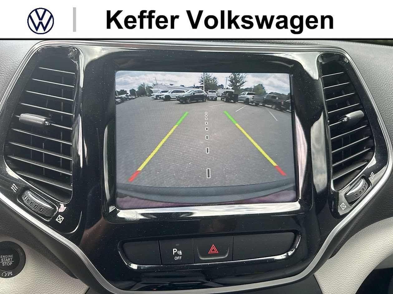 Used 2019 Jeep Cherokee Limited FWD image 24
