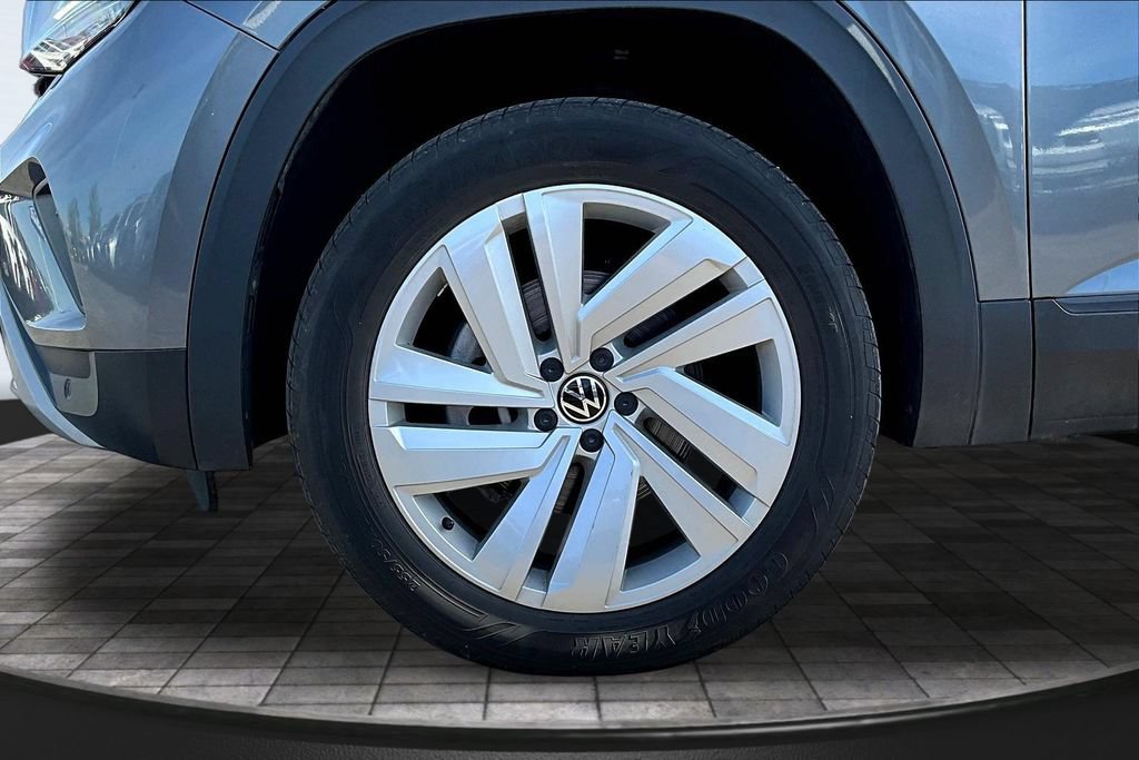 Used 2023 Volkswagen Atlas Cross Sport SE AWD/4WD image 29