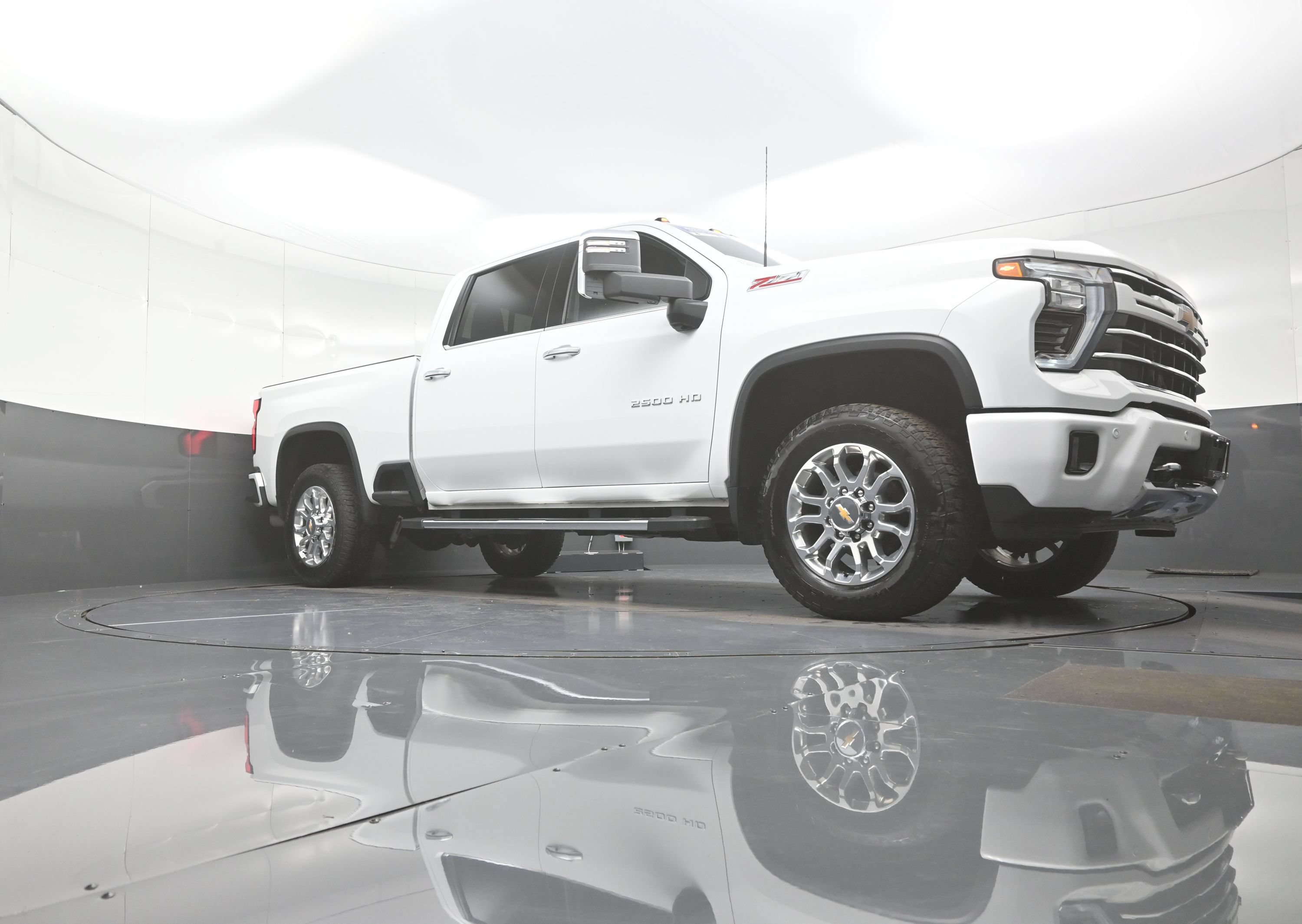 Used 2024 Chevrolet Silverado 2500 LTZ w/ LTZ Plus Package AWD/4WD image 9