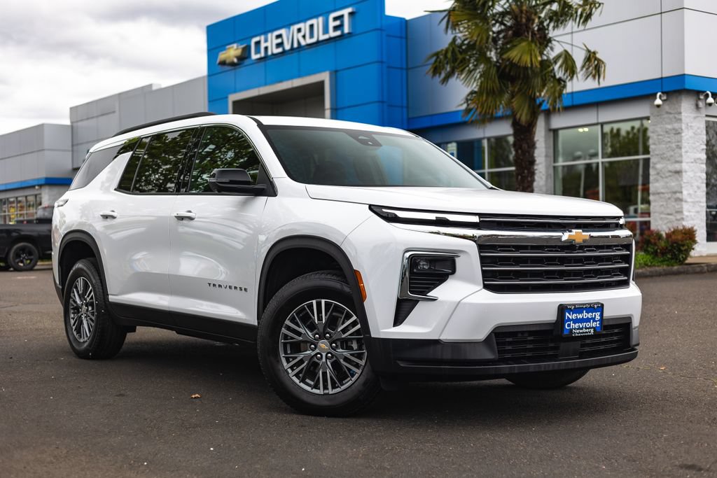 Used 2025 Chevrolet Traverse LT w/ Driver Confidence Package