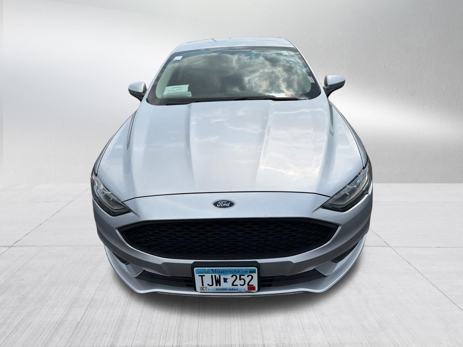Used 2018 Ford Fusion SE w/ Fusion SE Technology Package FWD image 3
