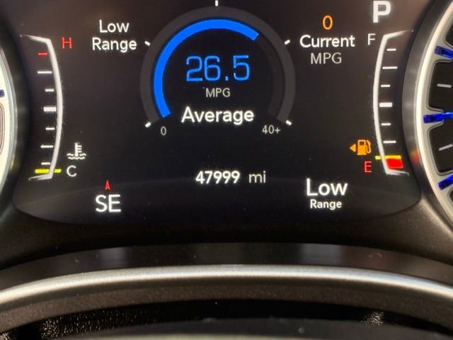 Used 2024 Chrysler Pacifica Touring-L image 4