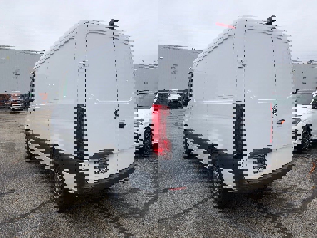 Used 2019 Freightliner Sprinter 2500 w/ Driver Convenience Package image 4