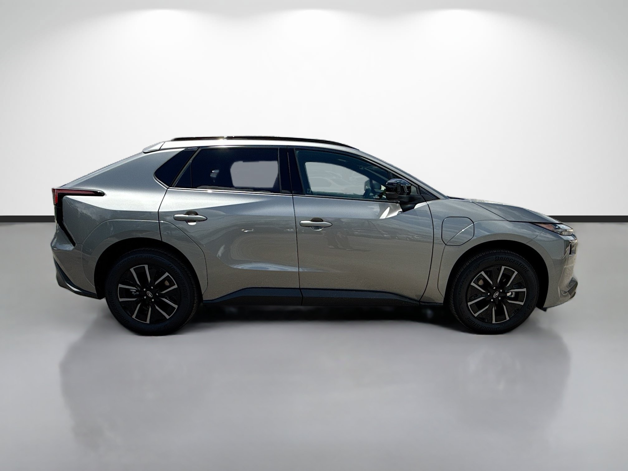 New 2026 Subaru Solterra AWD/4WD image 2