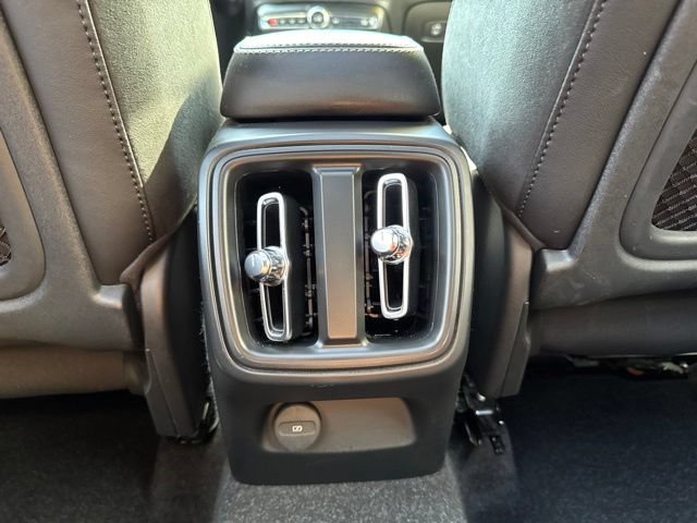 Used 2020 Volvo XC40 T5 R-Design w/ Protection Package AWD/4WD image 17