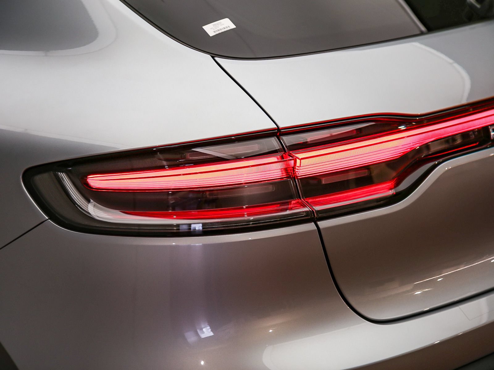 Certified 2022 Porsche Macan AWD/4WD image 15