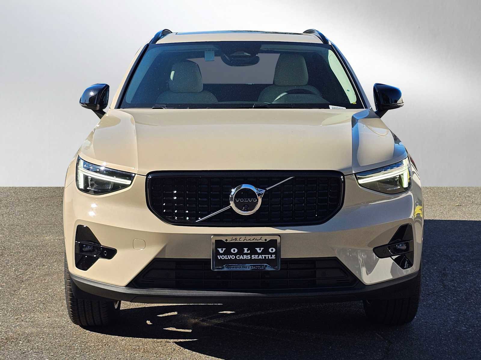 New 2025 Volvo XC40 B5 Plus w/ Climate Package image 2