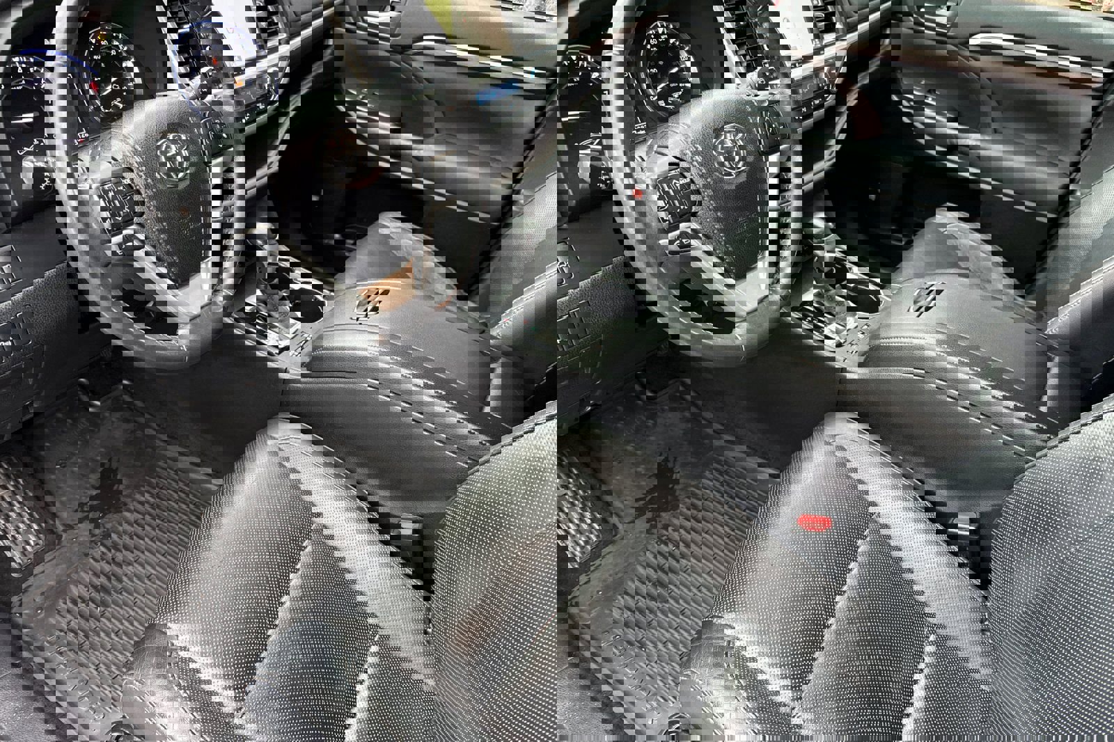 Used 2014 Toyota Highlander Limited image 10