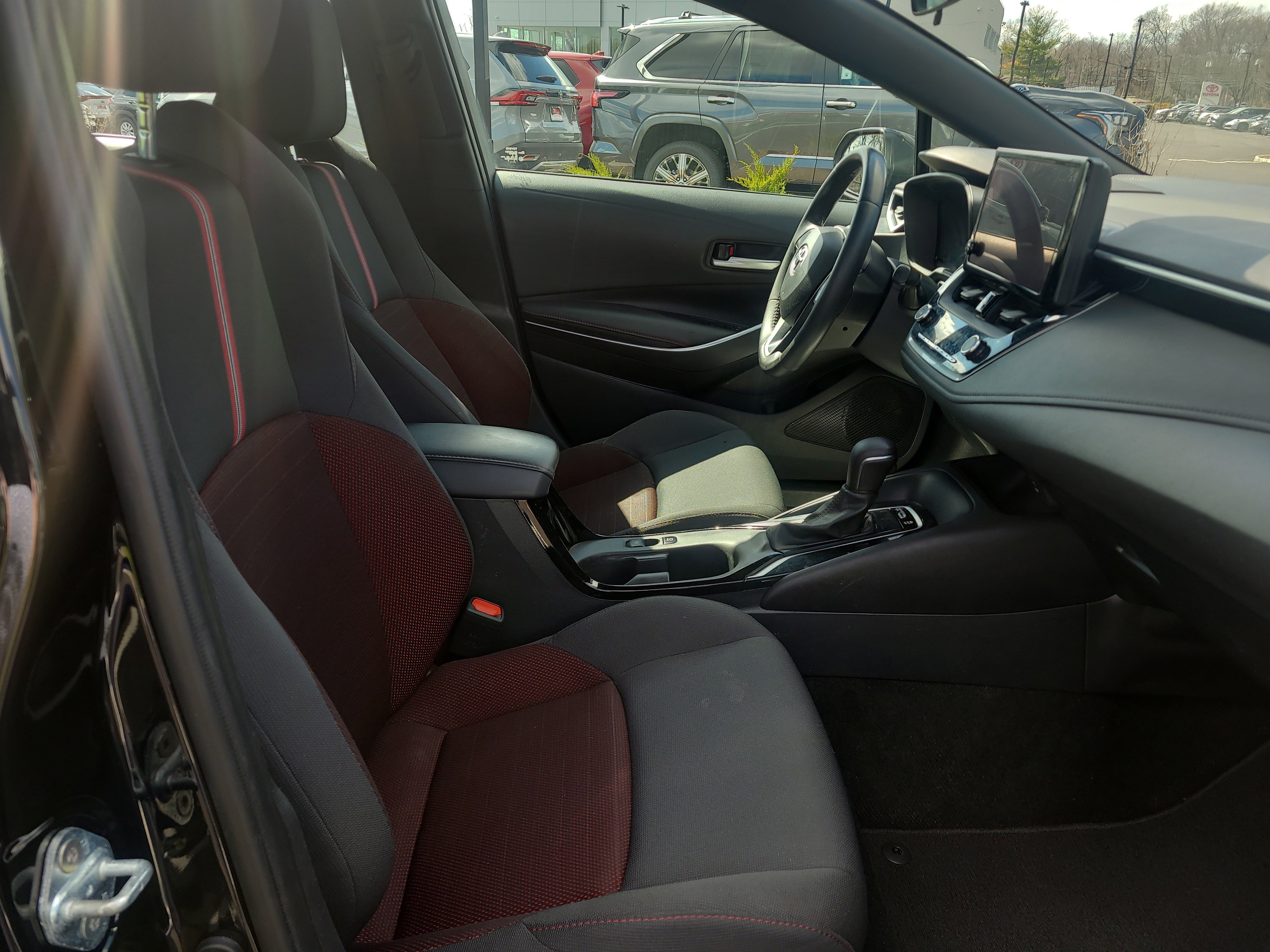 Used 2023 Toyota Corolla SE w/ SE Premium Package image 18