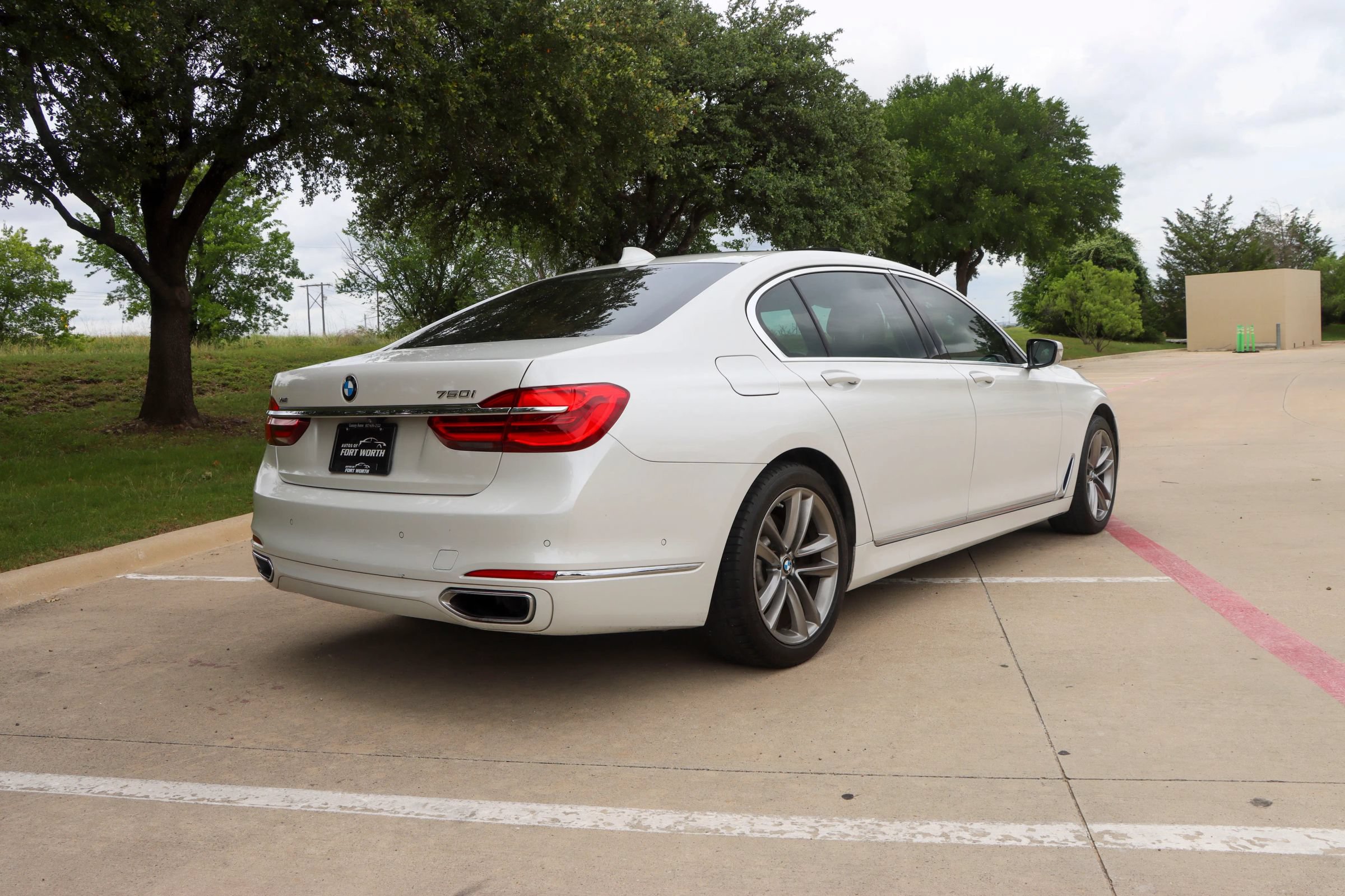 Used 2017 BMW 750i xDrive AWD/4WD image 7