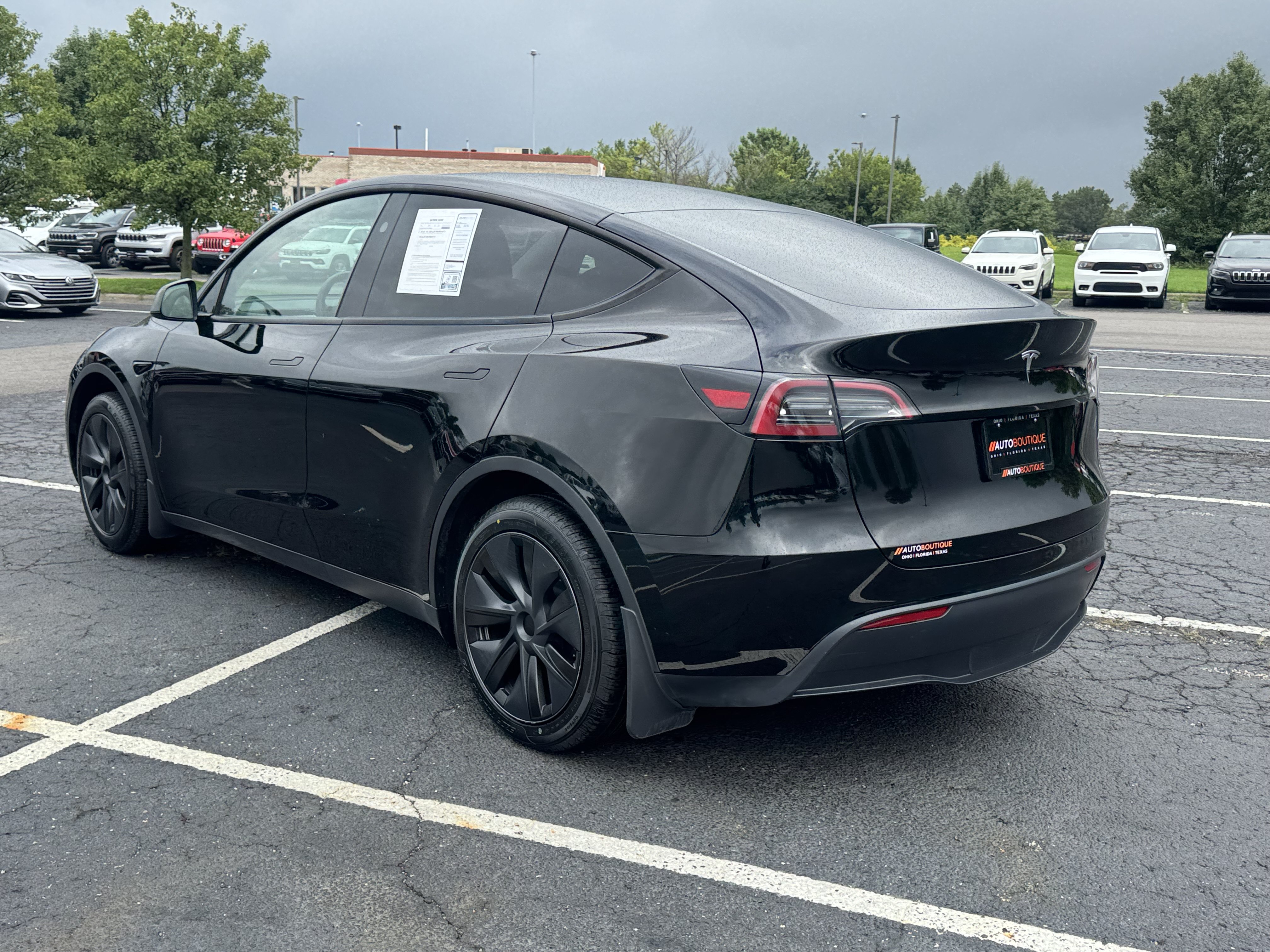 Used 2024 Tesla Model Y 2WD image 13