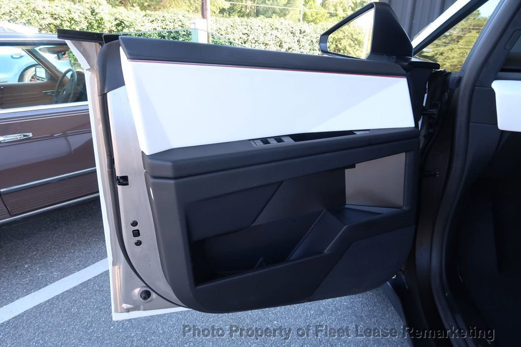 Used 2024 Tesla Cybertruck AWD Crew Cab image 13