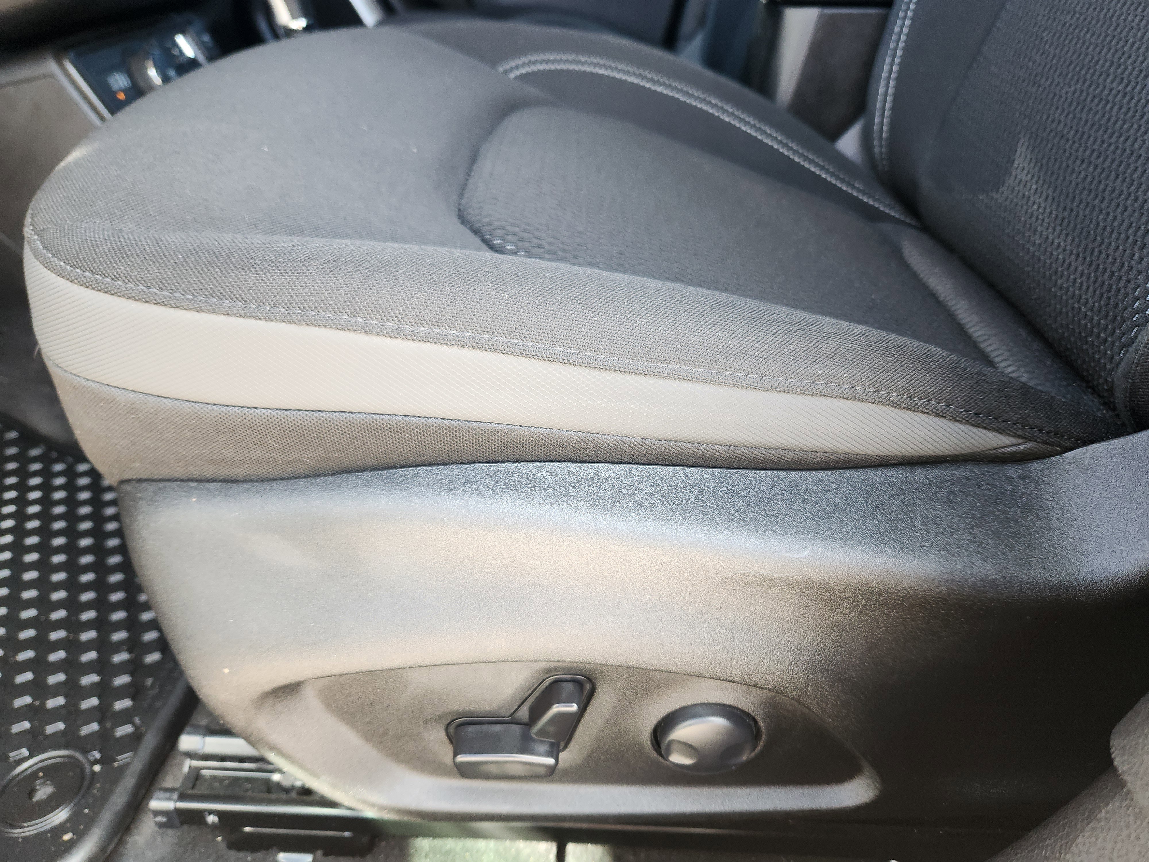 Used 2023 Jeep Renegade Latitude w/ Premium Group AWD/4WD image 18