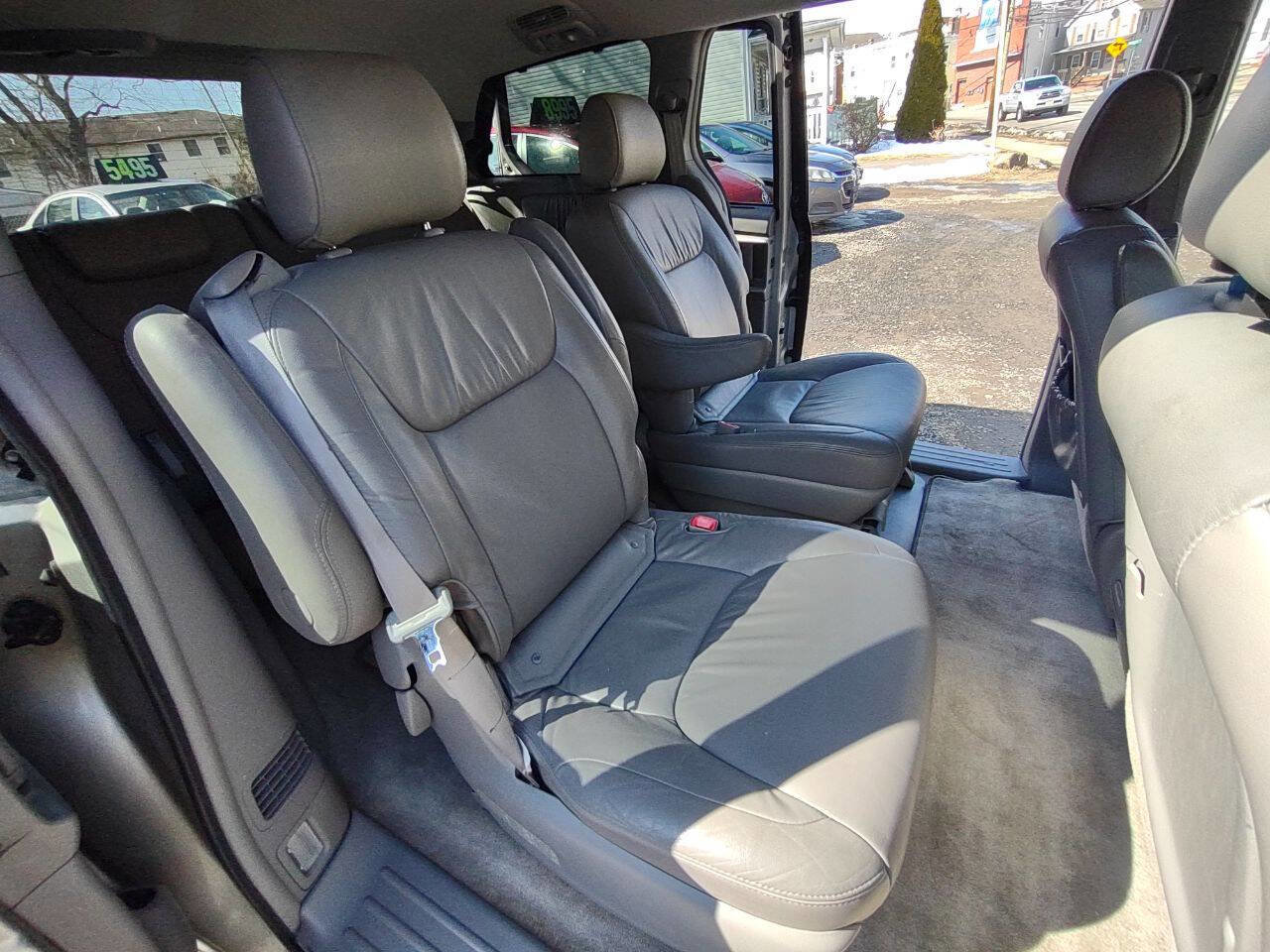 Used 2008 Toyota Sienna XLE image 18