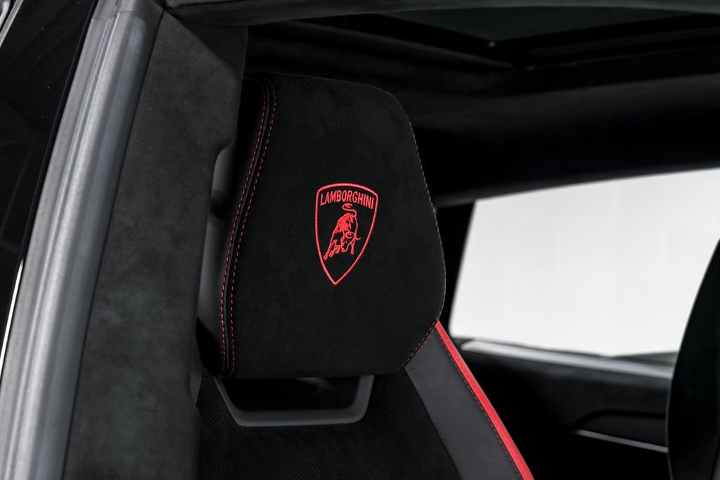 Used 2024 Lamborghini Urus Performante AWD/4WD image 42