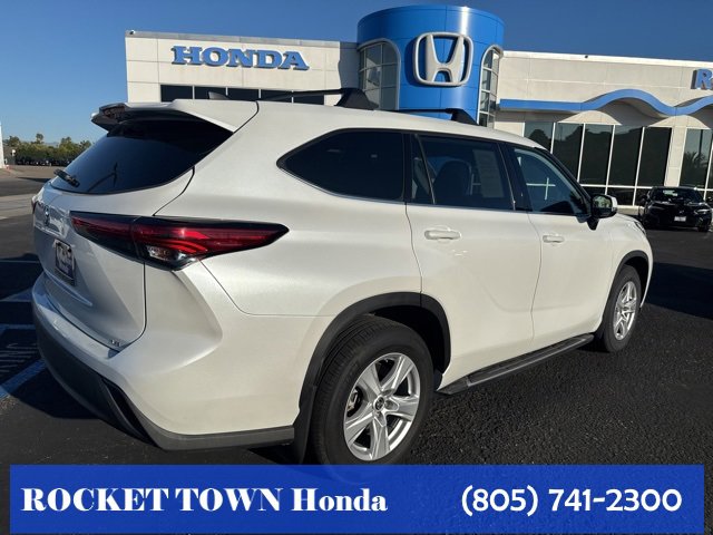 Used 2022 Toyota Highlander LE image 5