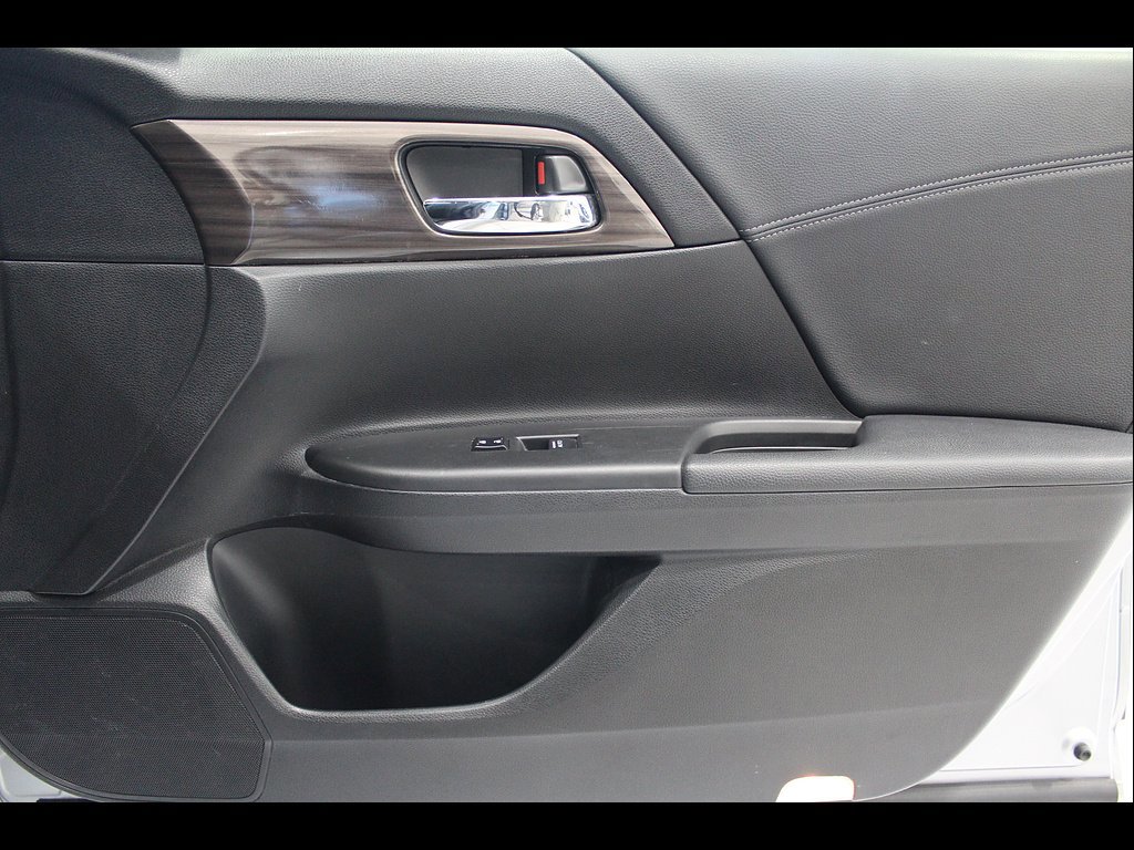 Used 2017 Honda Accord Touring image 25